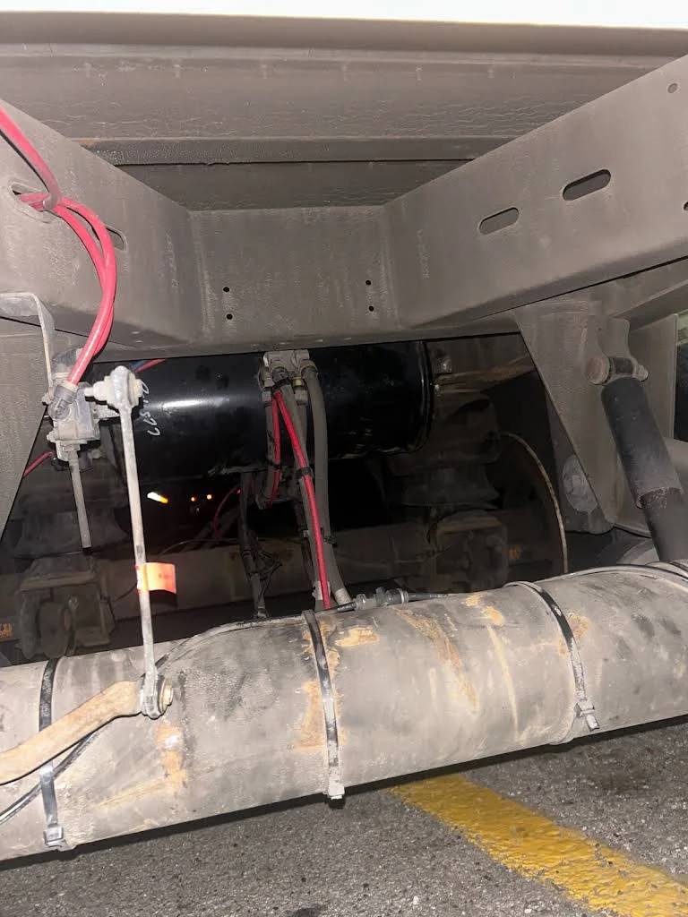 Trailer air tank and suspension