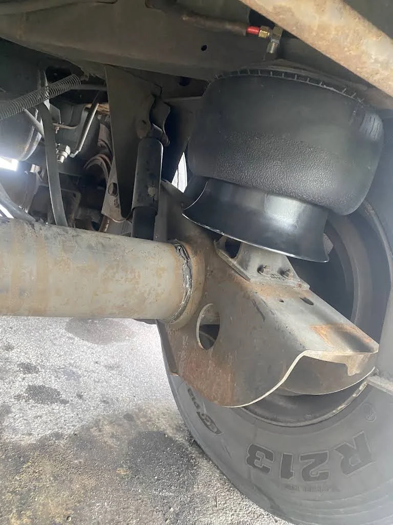 Truck air suspension bag and axle