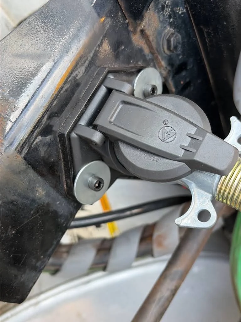 Trailer electrical connector and wiring