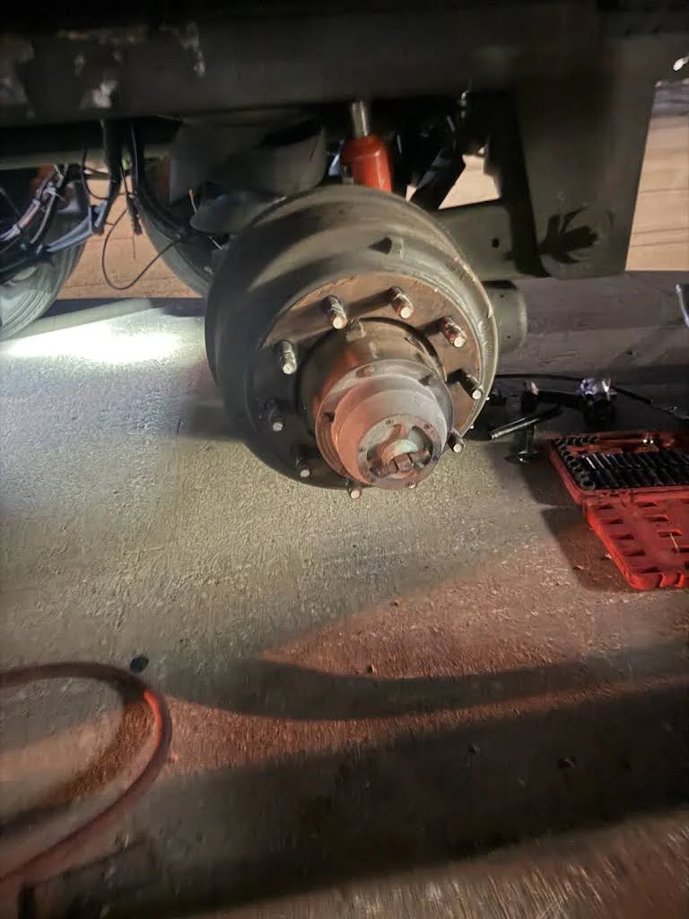Exposed truck wheel hub and brake assembly
