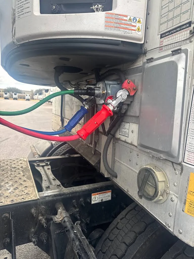 Truck air and electrical connection hoses